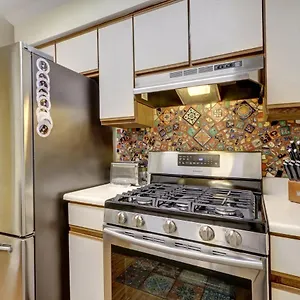 https://pooler-travelers-retreat-i-entire-house.top-hotels-in-savannah.com